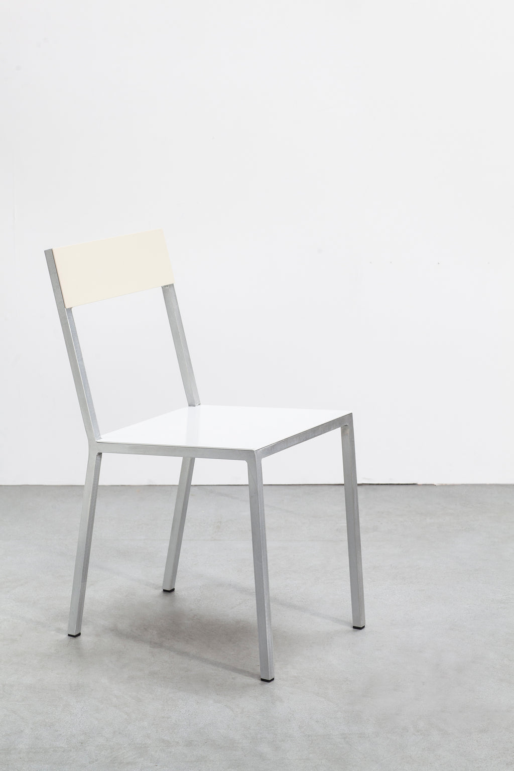 V9016035G valerie_objects muller van severen
