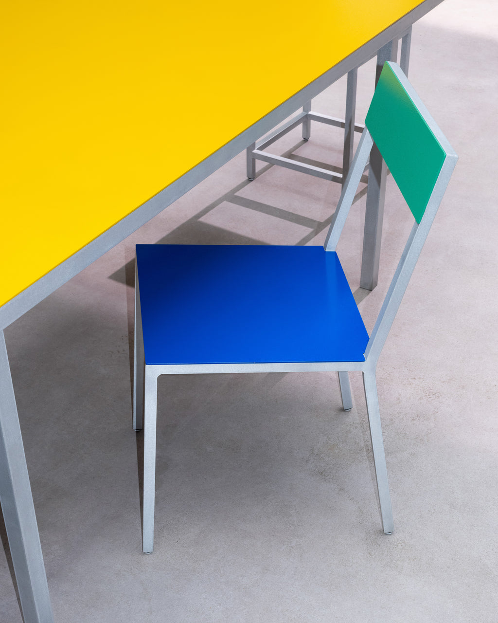 alu chair dark blue green