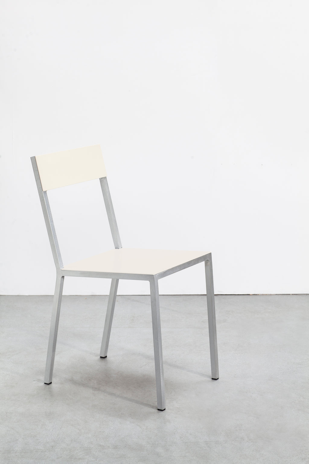 V9016035P valerie_objects muller van severen