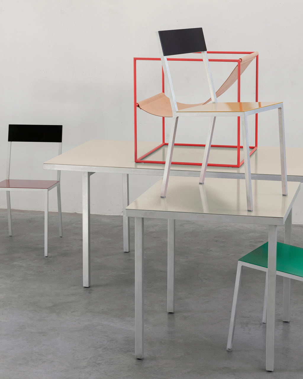 V9023201-004 valerie_objects muller van severen