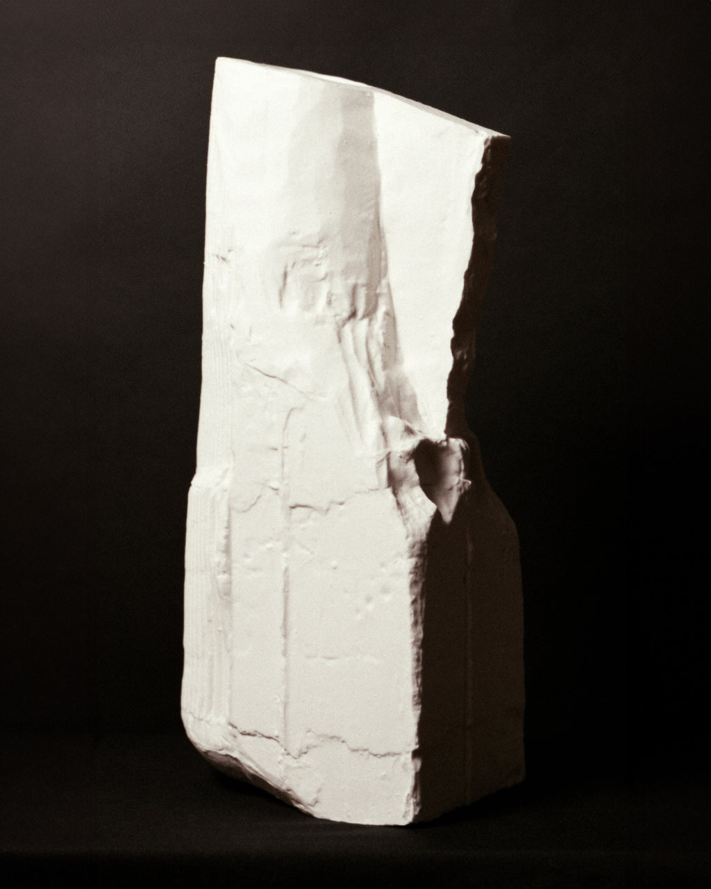 V9024102-005 valerie_objects white dirt