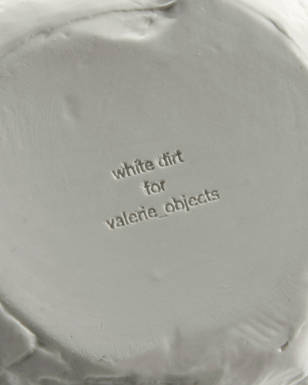 V9024105-005 valerie_objects white dirt