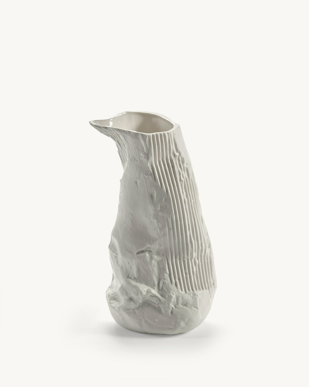 V9024106-005 valerie_objects white dirt
