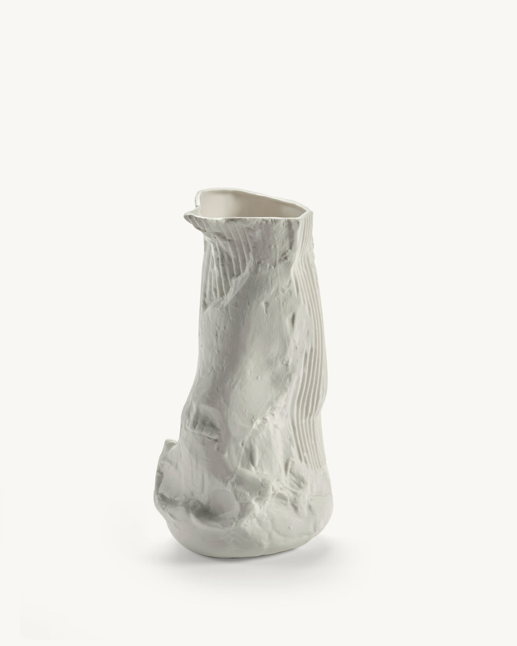 V9024106-005 valerie_objects white dirt