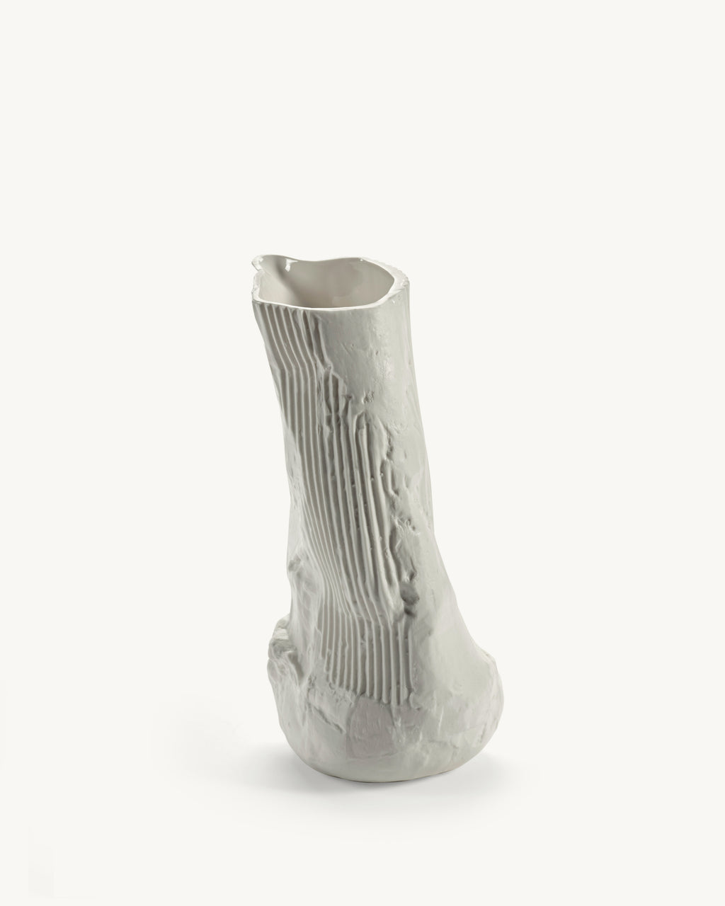 V9024106-005 valerie_objects white dirt