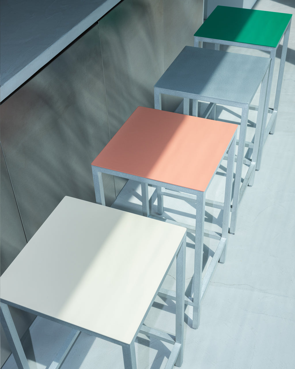 bar stool m ivory